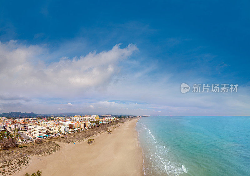 巴伦西亚的Canet de Berenguer海滩空中天际线与地中海